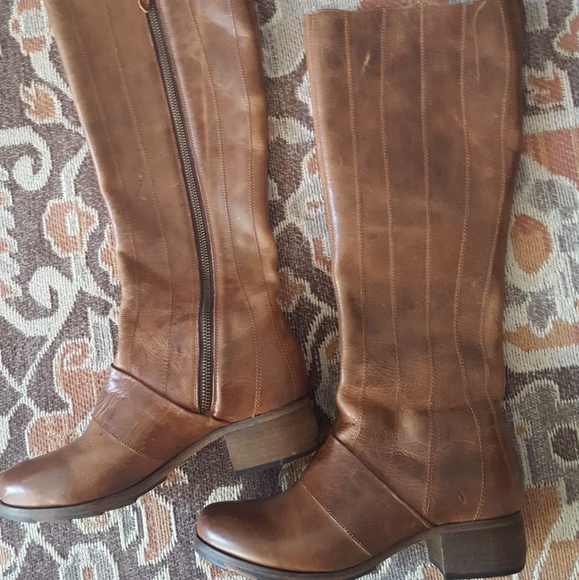 OluKai Shoes - 😍 SALE 😍 Olukai Kumukahi Leather Boots